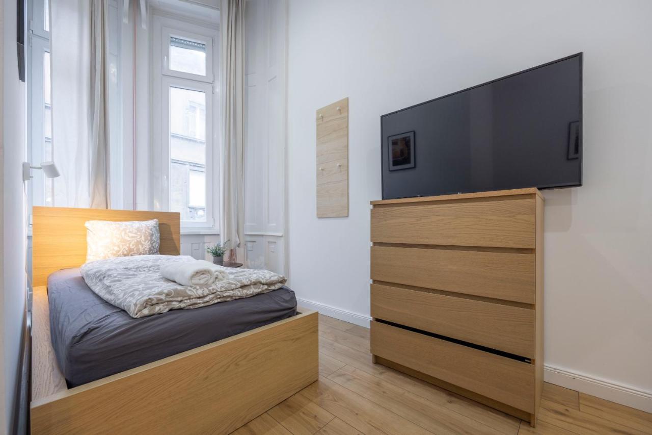 Central Grand Apartment With 5Bedrm 2Bathroom ブダペスト エクステリア 写真