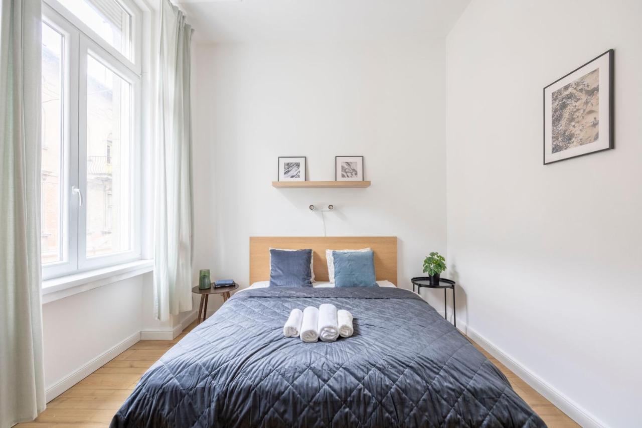 Central Grand Apartment With 5Bedrm 2Bathroom ブダペスト エクステリア 写真