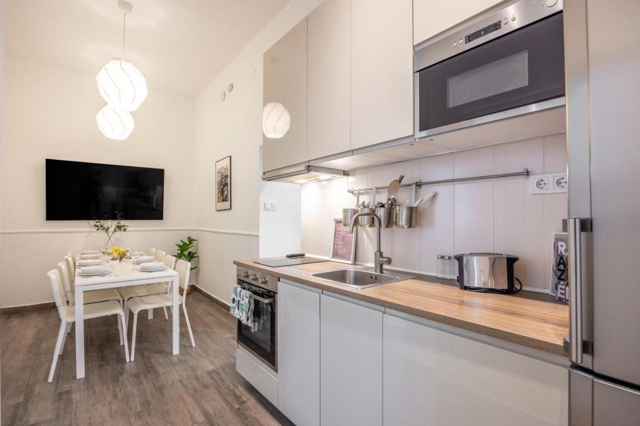Central Grand Apartment With 5Bedrm 2Bathroom ブダペスト エクステリア 写真