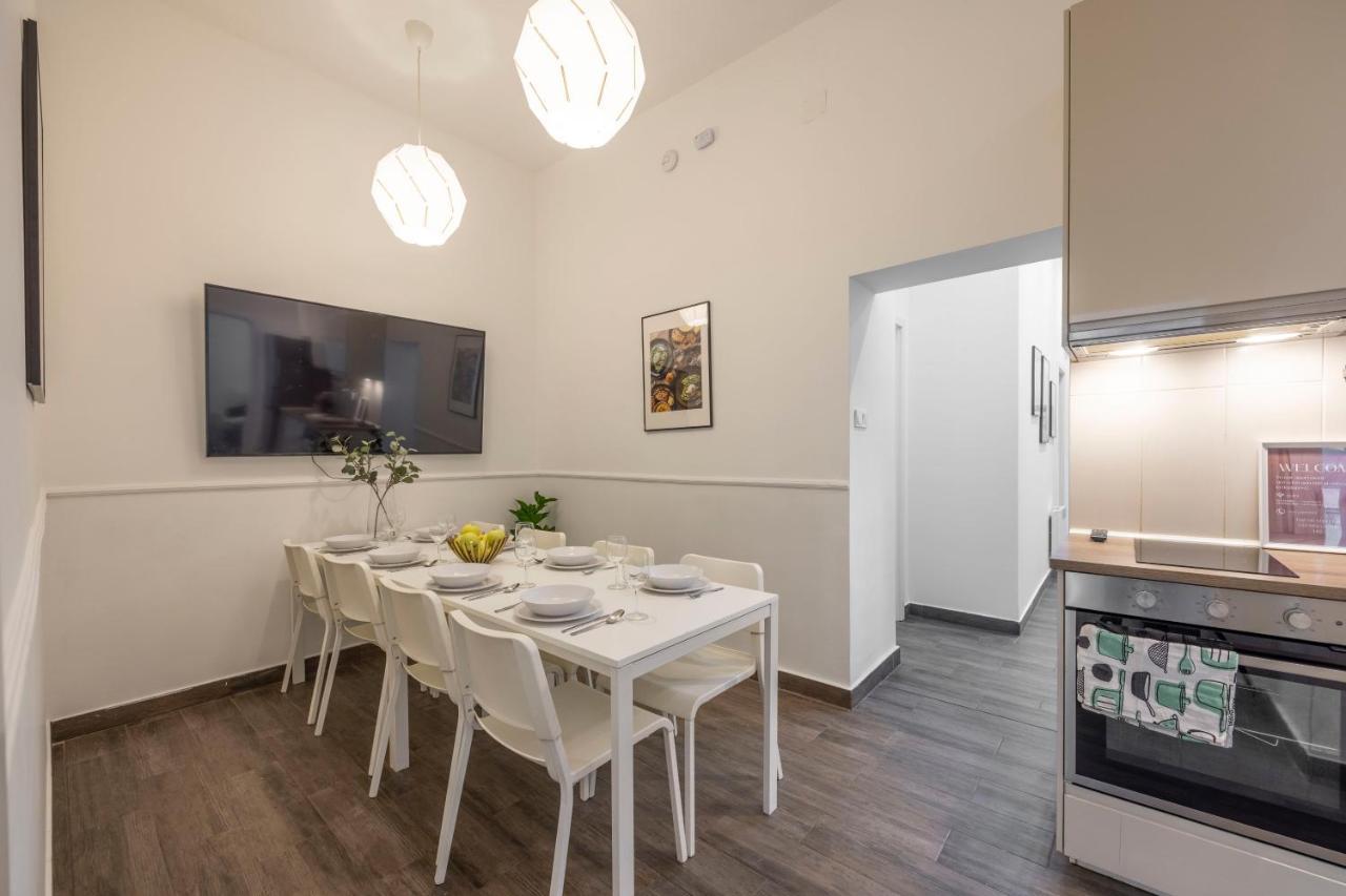 Central Grand Apartment With 5Bedrm 2Bathroom ブダペスト エクステリア 写真