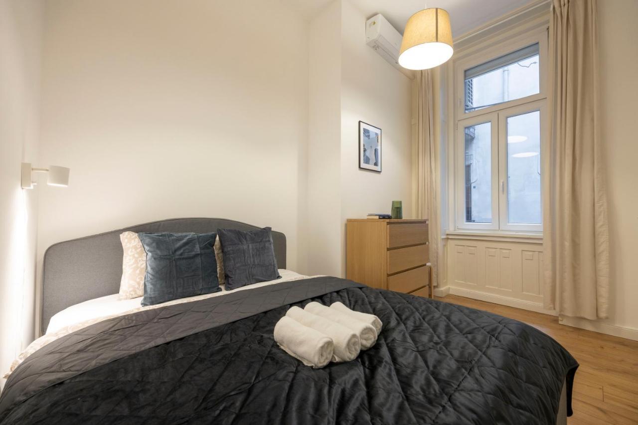 Central Grand Apartment With 5Bedrm 2Bathroom ブダペスト エクステリア 写真
