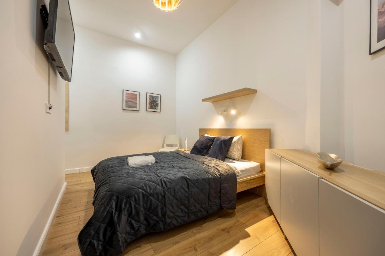 Central Grand Apartment With 5Bedrm 2Bathroom ブダペスト エクステリア 写真