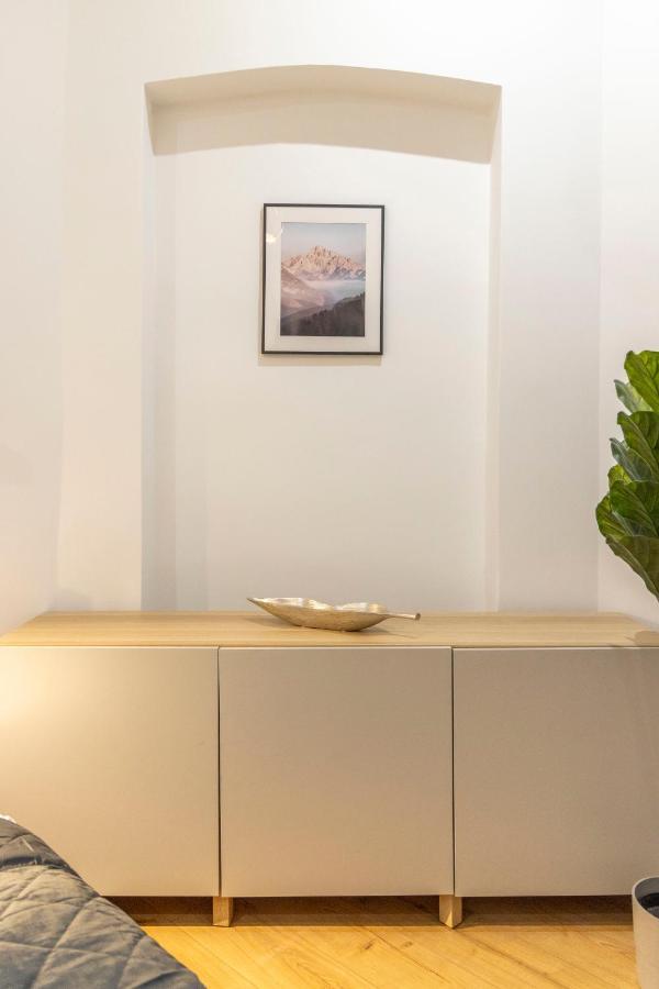 Central Grand Apartment With 5Bedrm 2Bathroom ブダペスト エクステリア 写真